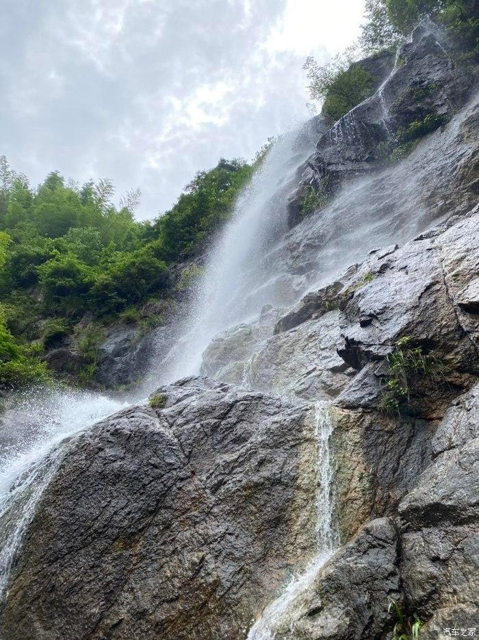 拯救电力塔的泰坦